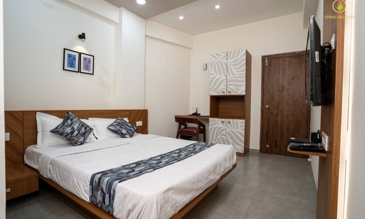 Pirangut Hotel | Spring Hill Inn