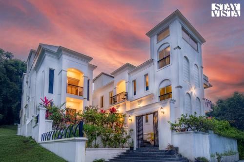 Mandrem Apartment | StayVista at Corville Apartments with BBQ
