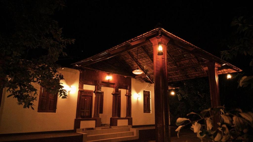 Quilon House | Step Back in Time Entire Traditional Kerala Stay