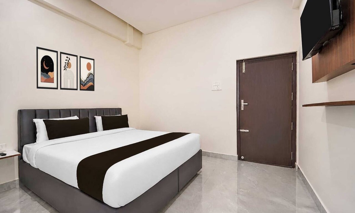 Kochi House | Suite Room Clubhouse Vytilla Kochi