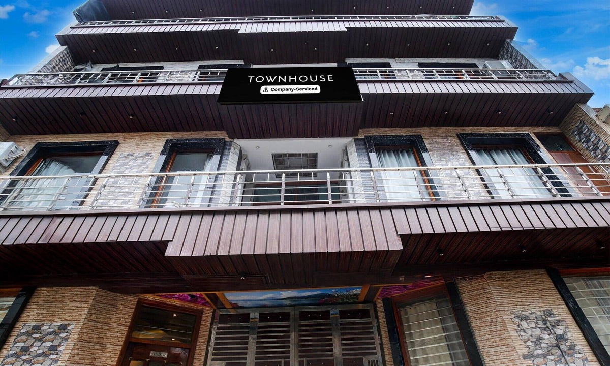 Kishangarh House | Super Deluxe RoomChandigarh Near PEC-PGI-PU