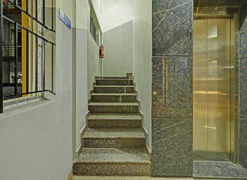 Krishnarajapura Hotel | Super Hotel O Sri Sapthagiri Comforts