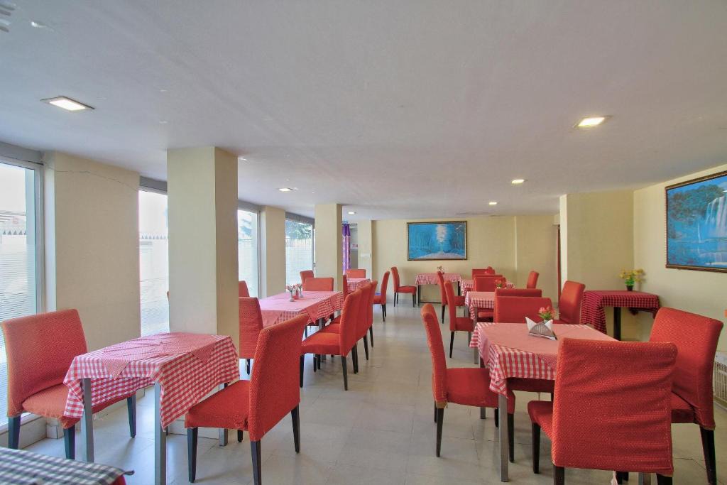 Ooty Hotel | Super Townhouse Hills Palace