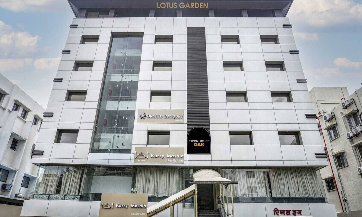 Pimpri Colony House | Super Townhouse OAK Regal Inn