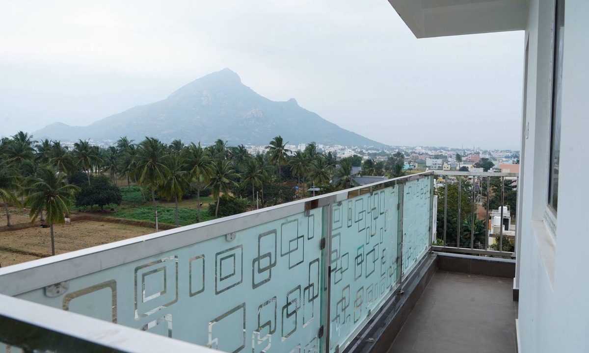 Tiruvannamalai Apartment | Superb 10-bedroom apartment with AC in peaceful Tiruvannamalai