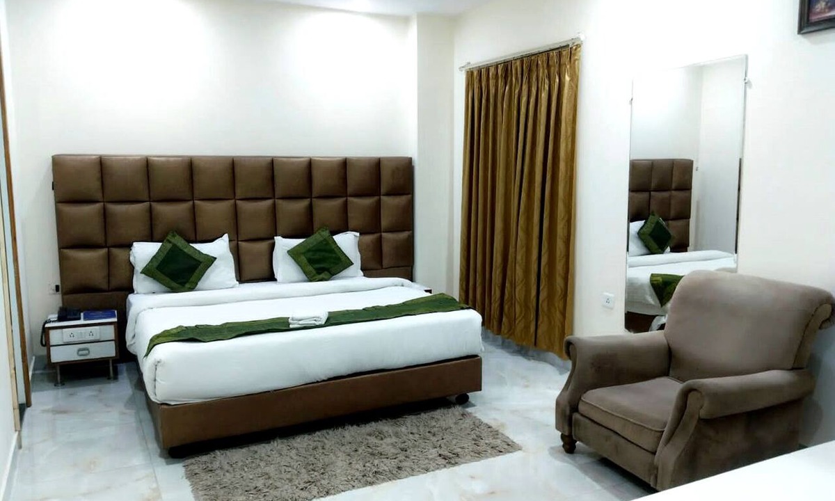 Noida Hotel | Superb 9-bedroom hotel with AC in vibrant Noida - Gaba Suites and Banquet Noida