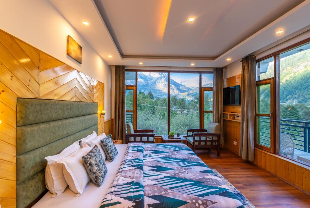Manali Hotel | The 14 Gables, A Boutique Stay, Manali - Pet Friendly - Balcony Rooms - Crown Palace