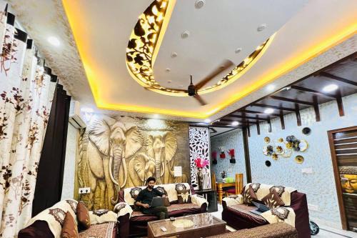 Vaishali Apartment | The Cozy Nest-3bhk Near Vaishali Metro & Max Hospital