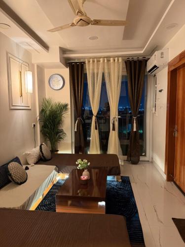 Dwarka Apartment | The LakeView Stay Yashobhoomi Delhi-Mumbai Experience