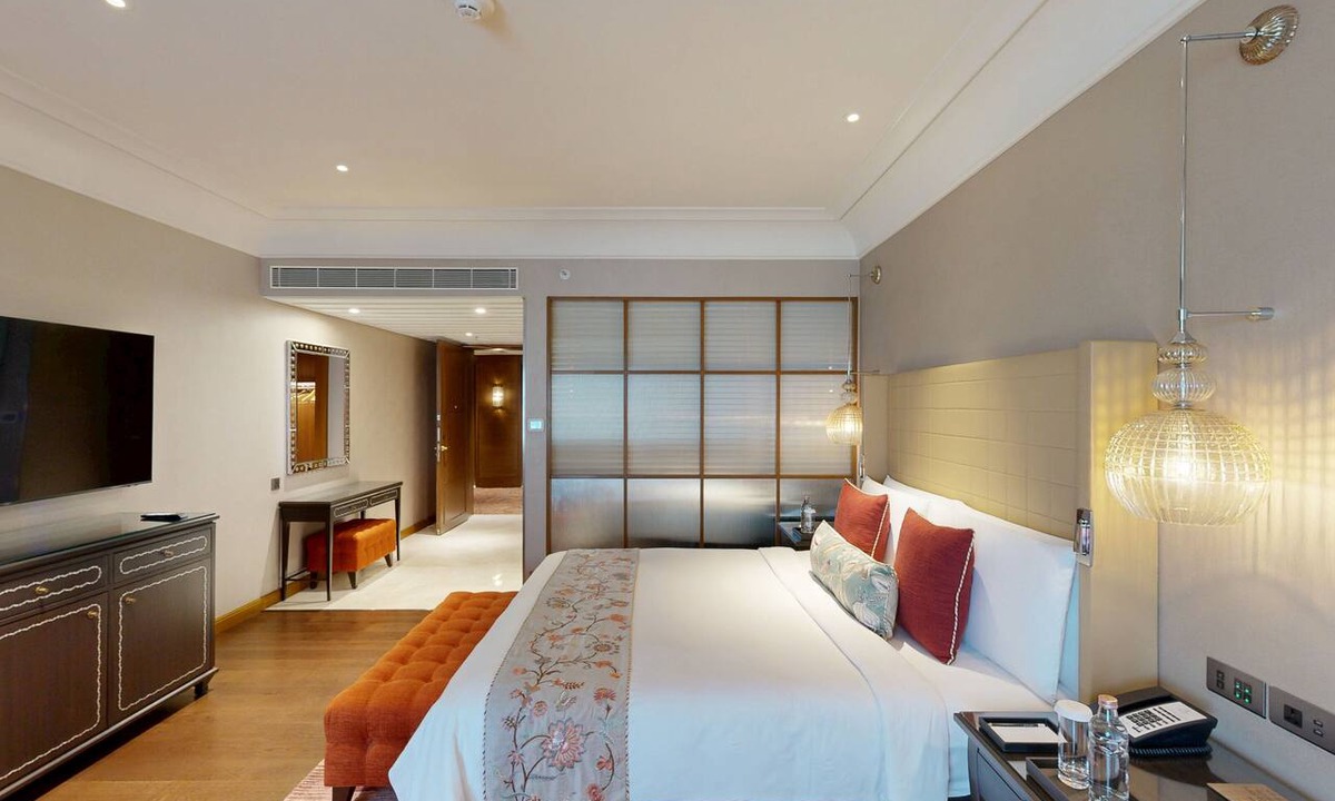 Srinagar Colony Hotel | The Leela Hyderabad Banjara Hills