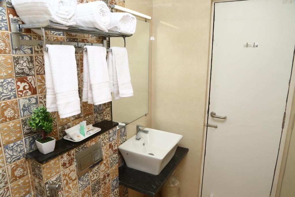 Vadapalani Bed & Breakfast | The Pride Fort Hotel