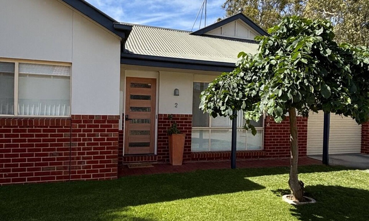 Echuca House | The Terrace. Bright & Comfortable 2BR Unit - Prime Echuca Location