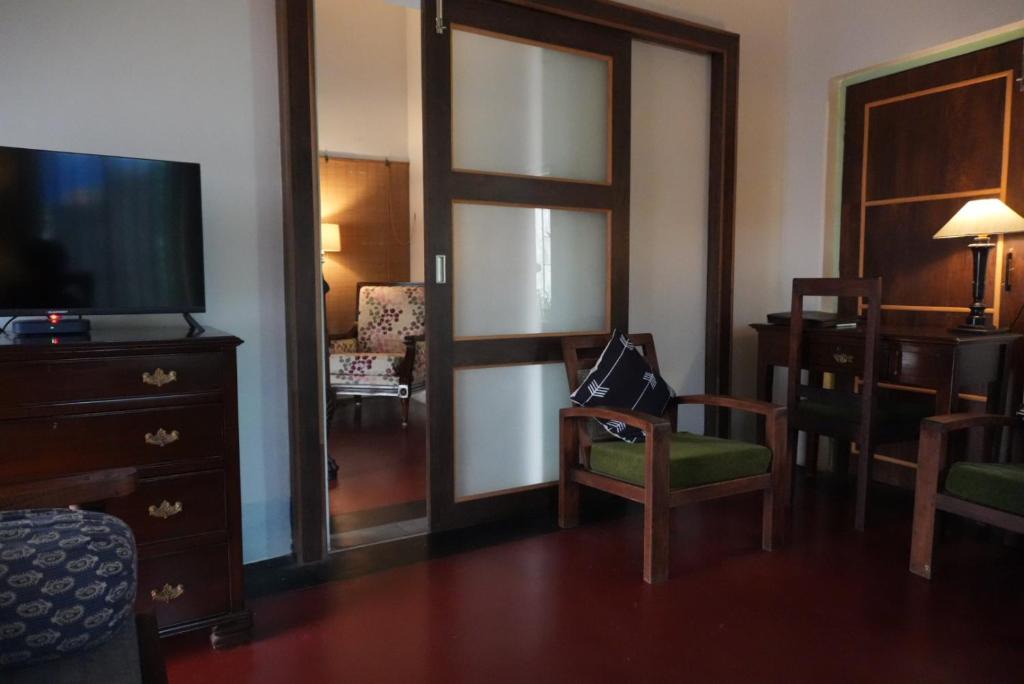 Kolkata Apartment | The Turquoise Letterbox - Central Calcutta