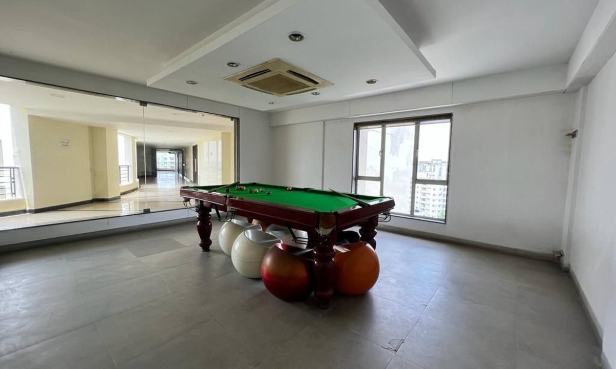 New Town Apartment | The Urban Sanctuary: Industrial-Chic Studio with Private Balcony & City Views