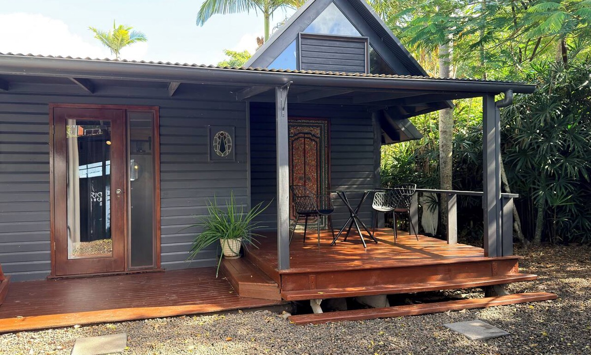Cairns and Barrier Reef Cottage | Timber & Tide | Beachside - Private - Unique - 8km to the city