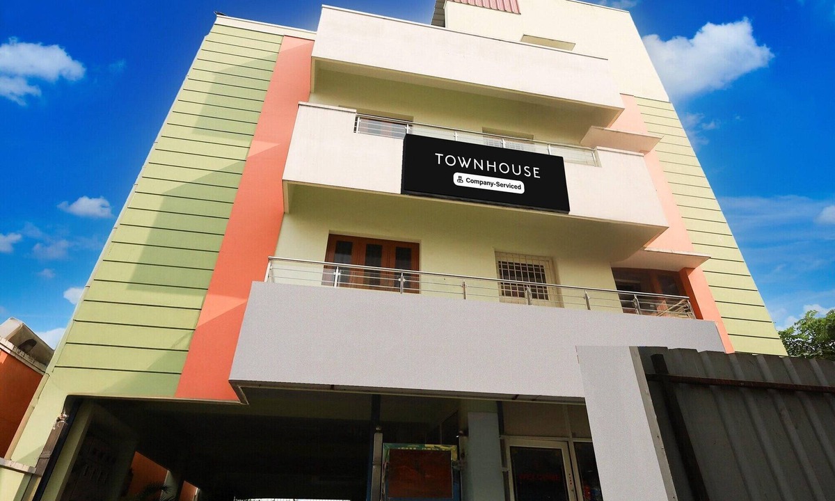 Koyambedu House | Townhouse Koyambedu Metro Station