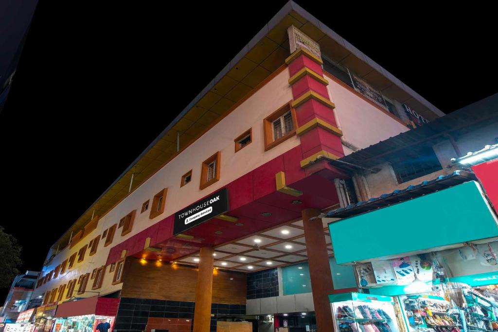 Gajuwaka Hotel | Townhouse Oak CMR Mall Gajuwaka