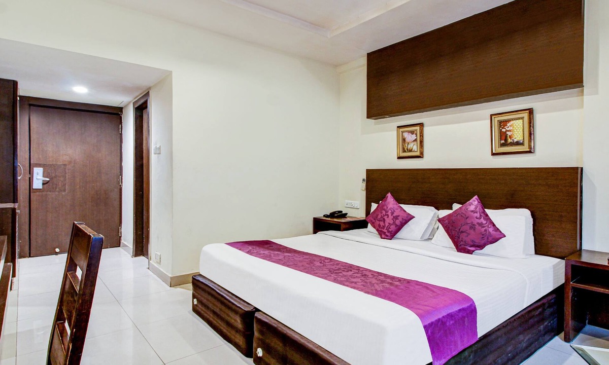 Lakdi Ka Pul Hotel | Treebo Trend Wood Bridge