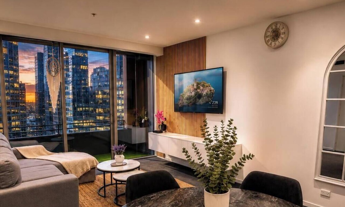 Melbourne Central Business District Apartment | Two-Bedroom City View Apartment Opposite Southern Cross Station