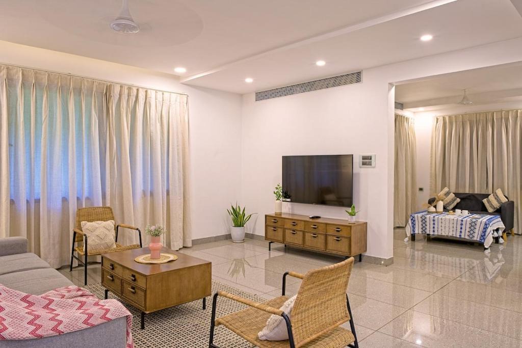 Verem Villa | Vana Sky 2 by tisyastays