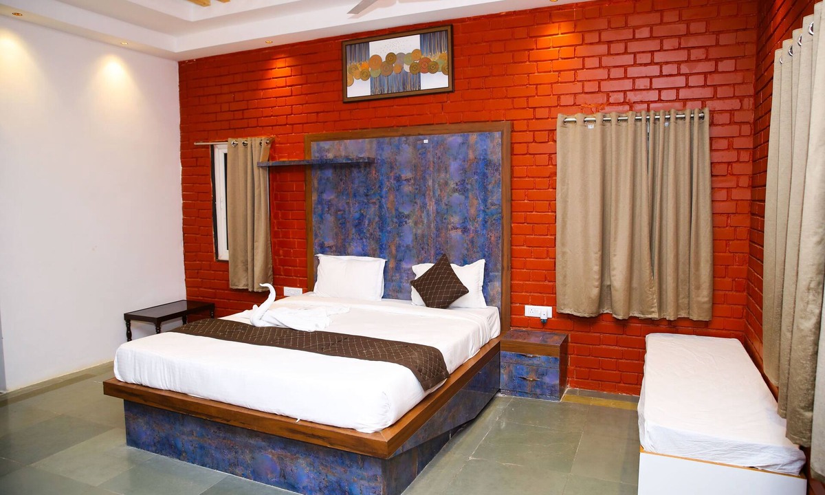 Narsapur Hotel | Vanam Resort
