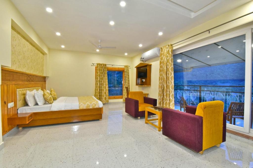 Bhagsu Nag Hotel | Vella Marina Pine view -Free Parking-cricket stadium 5 km-Mcleodganj 8 km- Bhagsunag 9