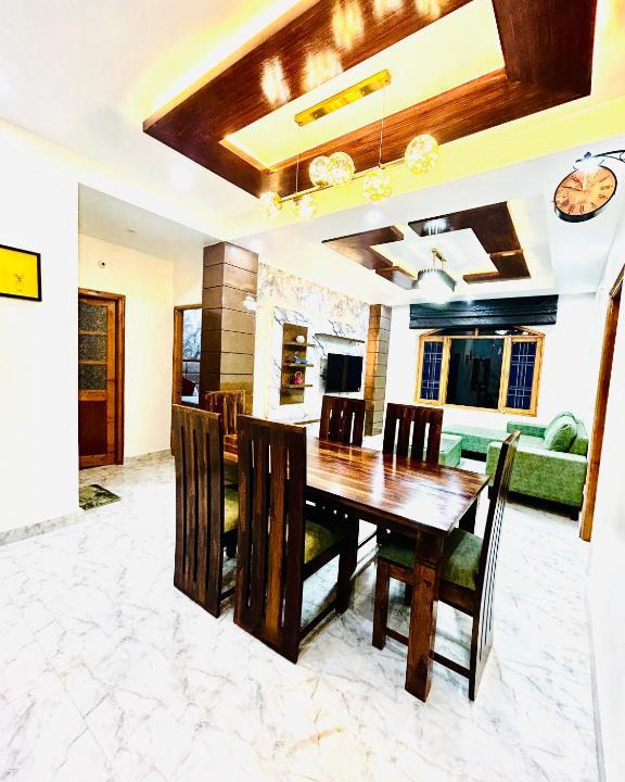 Shimla Apartment | Wake Up to Valley View - 3BHK with Balcony - Mall Rd