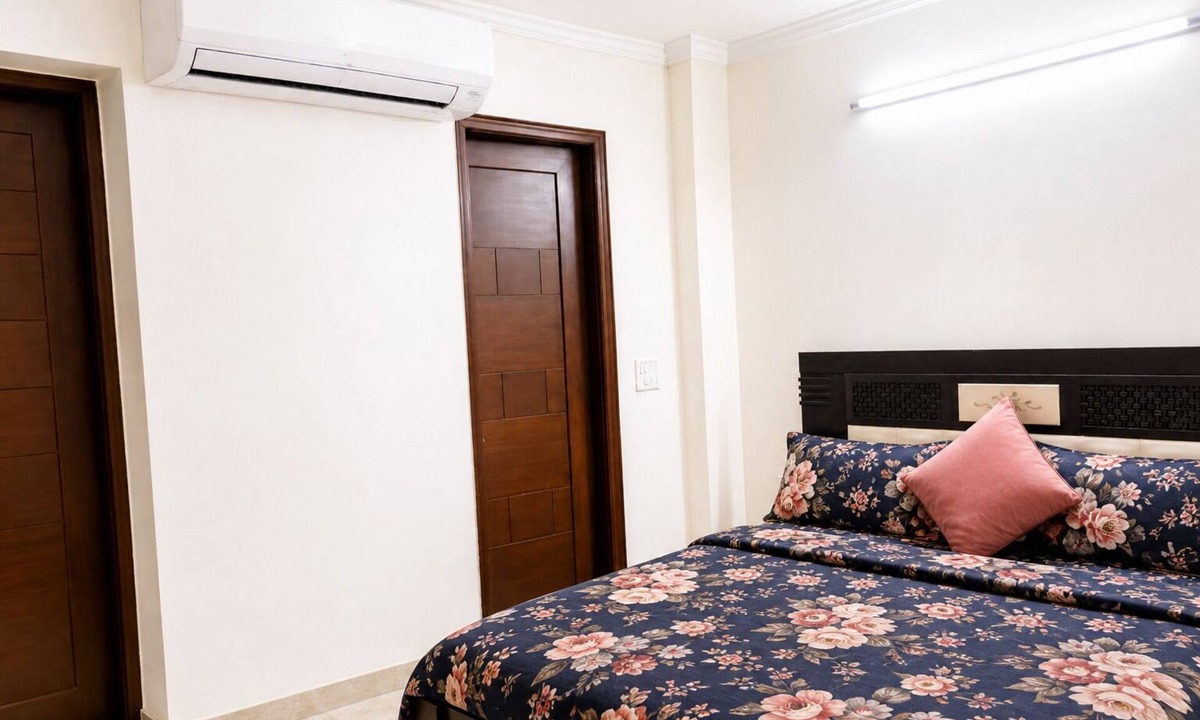 Kirti Nagar Apartment | West delhis 2 bedroom apartment with Ac kitchen,drawing and dinning room , lift
