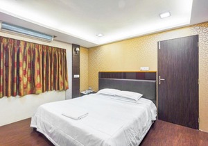 Apartment in Bandra, Mumbai, by GuestHouser 40331