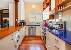 ⭐️Henley Beach Haven⭐️ Sleeps 6, WiFi, Netflix, Parking in Adelaide