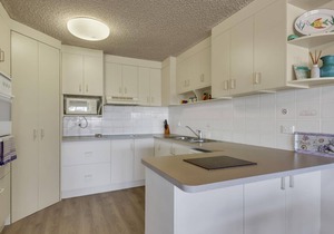 Wintersview 2 - Beachfront Apartment with Rooftop Pool in Lennox Head