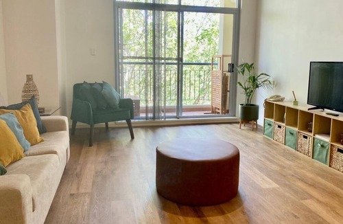 East Perth Apartment | 1-bed riverside Apartment - walking distance to Optus Stadium, parking and pool