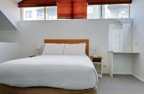 Kangaroo Point Apartment | 1BR Loft Kangaroo Point Sleeps 4 Adults
