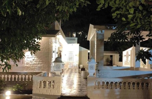 Bedla Apartment | 4-bedroom apartment in lovely Ghasiyar with AC comfort