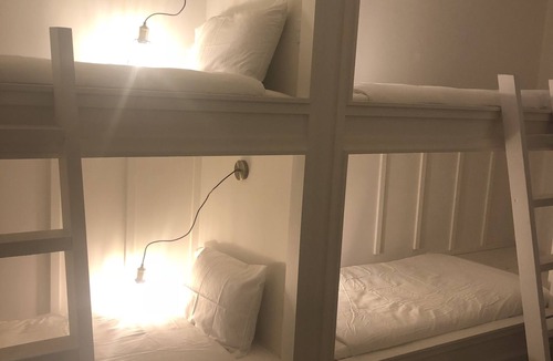 Macmasters Beach House | 4 minute walk to the beach