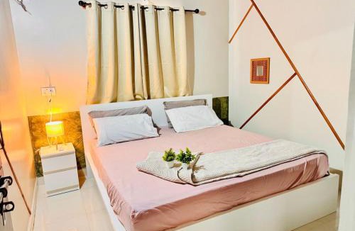 Marathahalli Apartment | 407 Airy King Bed Full Kitchen One Bed room