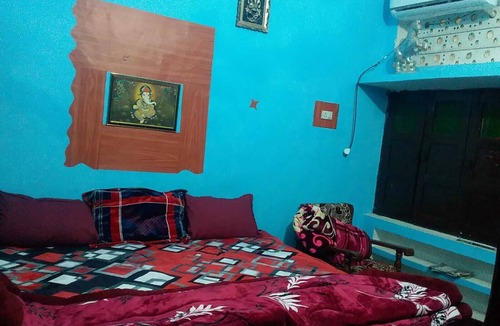Faizabad House | 5 BEDROOM , 14 DOUBLE BED ,3 TOILETRIES , 3 BATHROOM ,,, 2 & 3 BHK ROOM SET