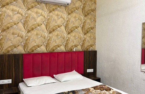 Amritsar Hotel | 5 min walk to Golden Temple. 6 rooms, 8 baths. Call +91 7973545479 today now.
