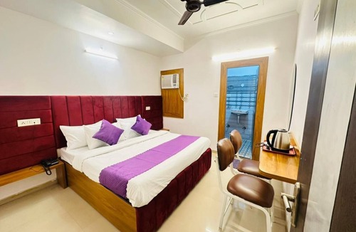 Jwalapur Hotel | 5 minutes to the Ganga Ghat.