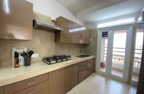 Bandra East Apartment | 5 Star Luxury ✪ Pool, Gym ✪ Near Airport ✪ BKC ✪