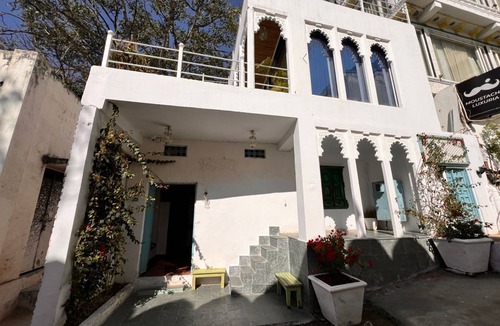 Bedla Bed & Breakfast | 8-bedroom bed & breakfast in marvelous Udaipur with AC