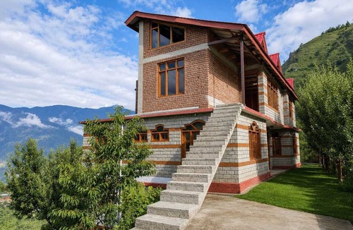 Manali House | Abobe of Four Bellas - Your Pawsome Himachal Escape | Hallan Valley