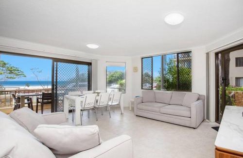 Bilinga Apartment | Absolute beachfront apartment!