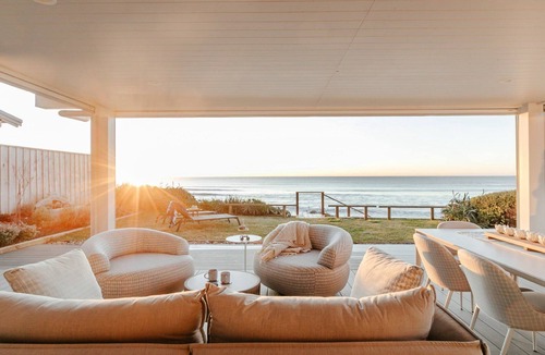 Wamberal House | Absolute beachfront on surf beach