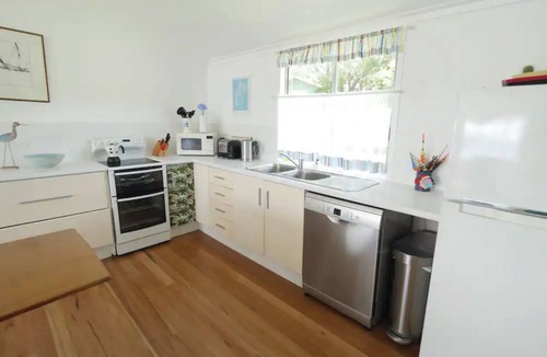 Silverwater House | Absolute waterfront Lake House