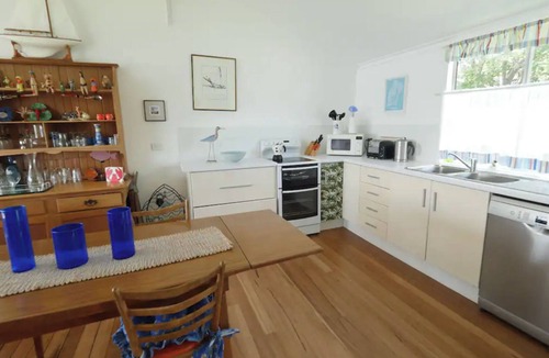 Silverwater House | Absolute waterfront Lake House