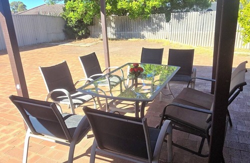 Kelmscott House | Advantage House- A place to relax with your family space