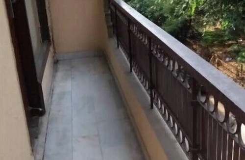 Lajpat Nagar Apartment | Affordable 3 BHK in Lajpat Nagar near Market by HostMyStay