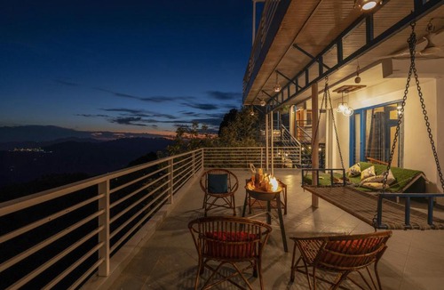 Kumarhatti Villa | Alaya Stays Cloudcatcher 4-BHK Pet-Friendly Villa, Outdoor Seating and Valley View