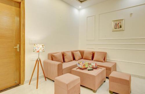 Noida Apartment | Alaya Stays Freesia 3-BHK Apartment With Common Gaming Zone Near Popular Malls